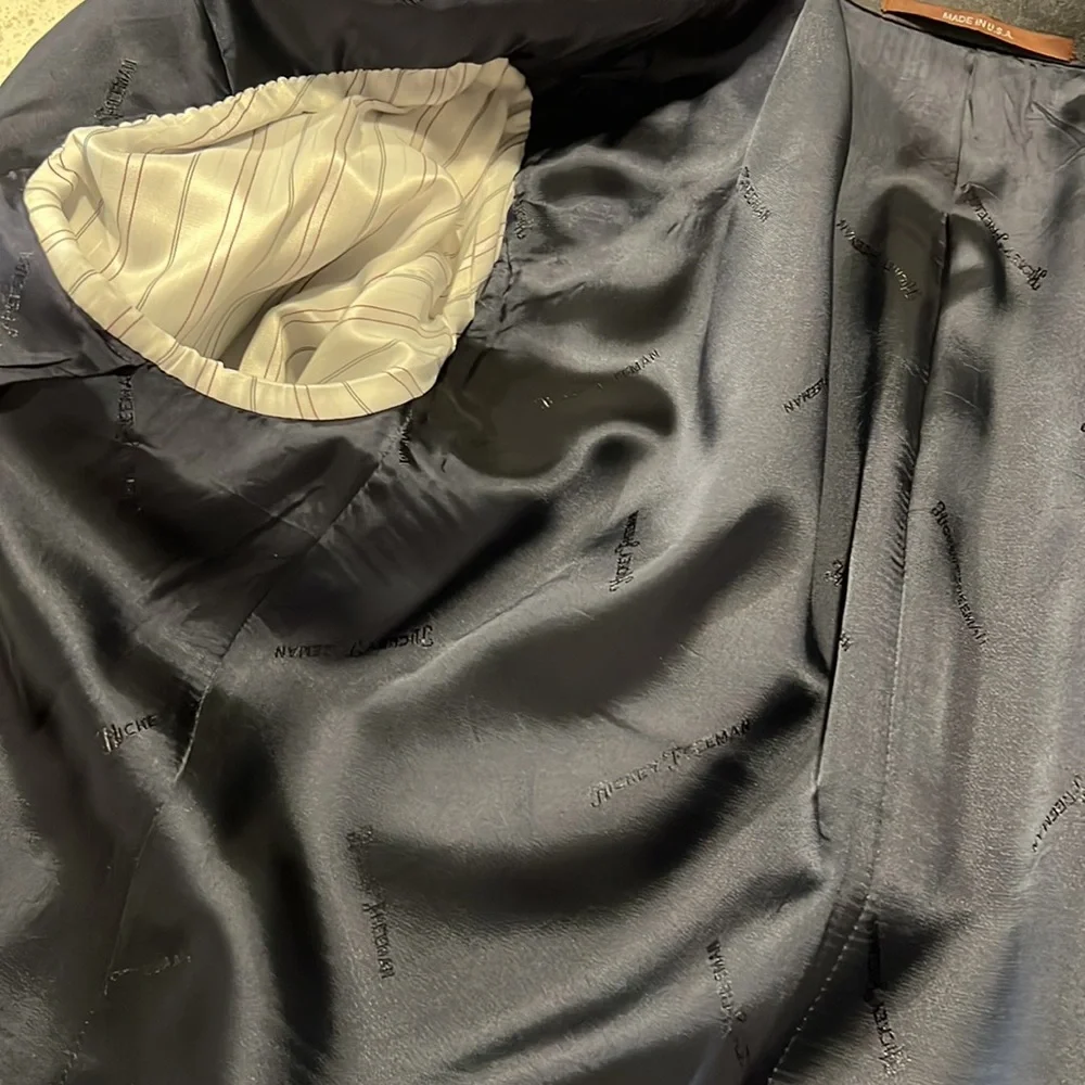 Hickey Freeman Charcoal Grey 100% wool with functional cuffs - Picture 4 of 10